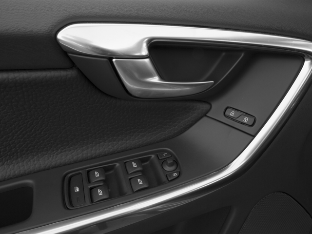 2015 Volvo XC60 T6 R-Design