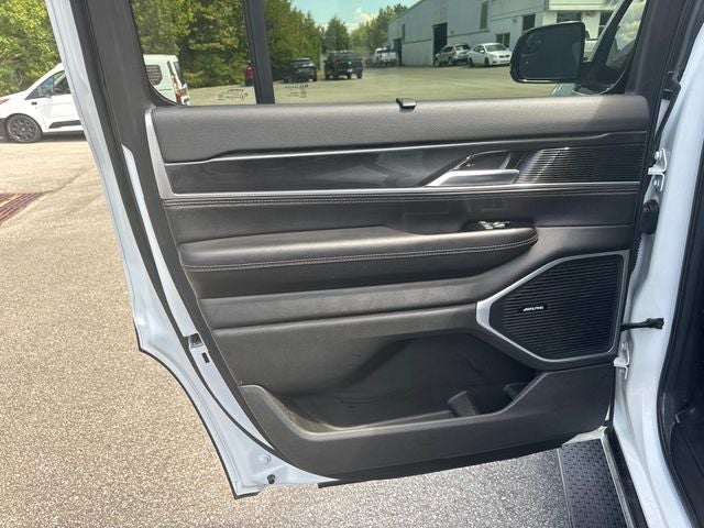 2023 Jeep Wagoneer Base
