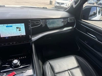 2023 Jeep Wagoneer Base