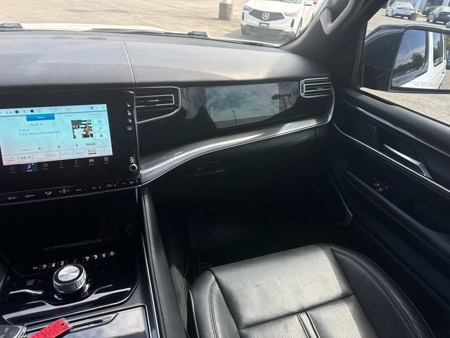 2023 Jeep Wagoneer Base