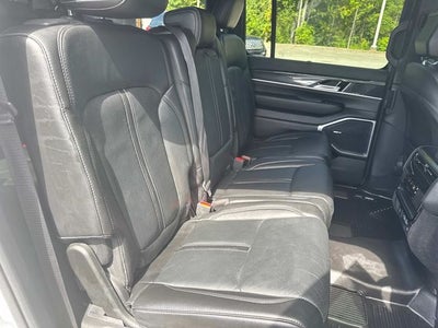 2023 Jeep Wagoneer Base