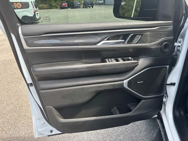 2023 Jeep Wagoneer Base