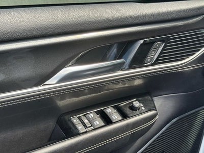 2023 Jeep Wagoneer Base