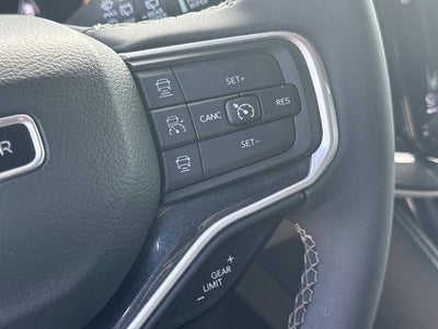 2023 Jeep Wagoneer Base