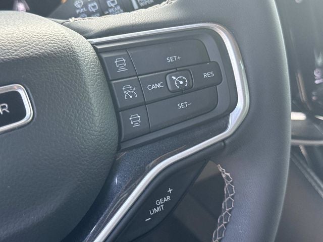 2023 Jeep Wagoneer Base