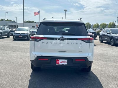 2025 Nissan Pathfinder SV
