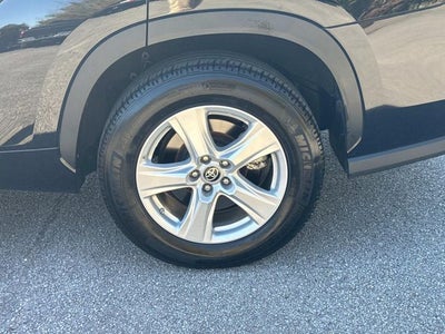 2024 Toyota Highlander LE