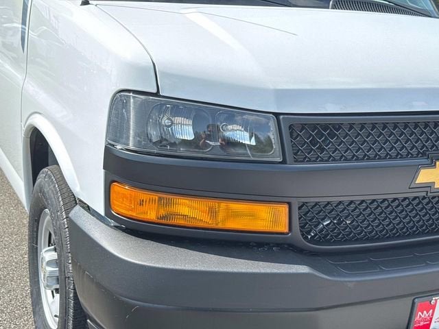 2025 Chevrolet Express Cargo 3500 WT