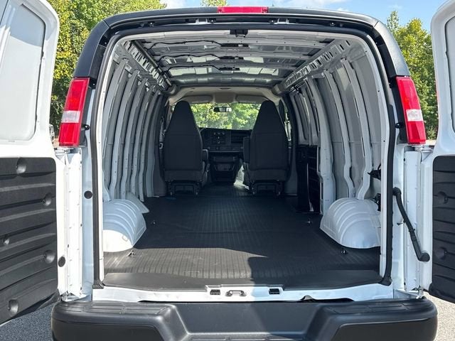 2025 Chevrolet Express Cargo 3500 WT