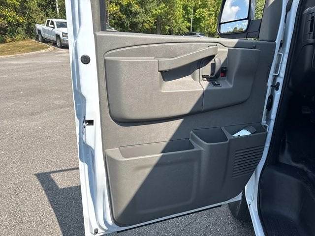 2025 Chevrolet Express Cargo 3500 WT