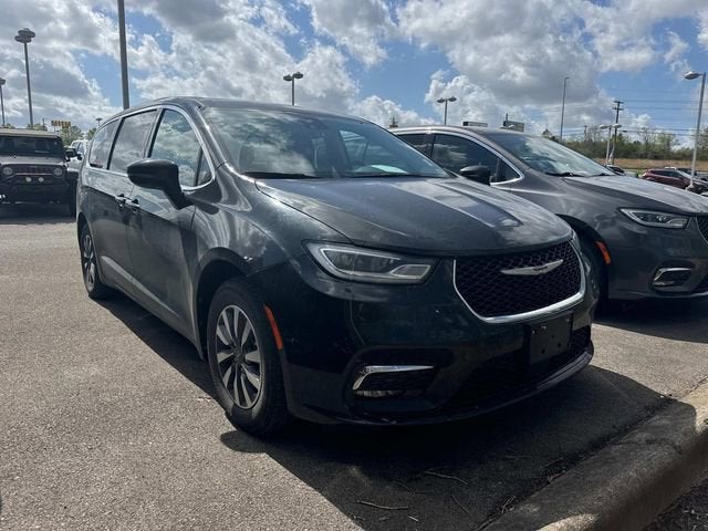 2024 Chrysler Pacifica Hybrid Select