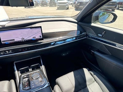 2025 BMW 7 Series 740i xDrive