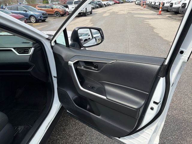 2022 Toyota RAV4 Hybrid LE