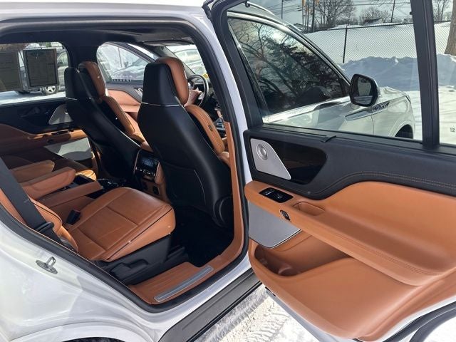 2022 Lincoln Aviator Plug-In Hybrid Black Label Grand Touring