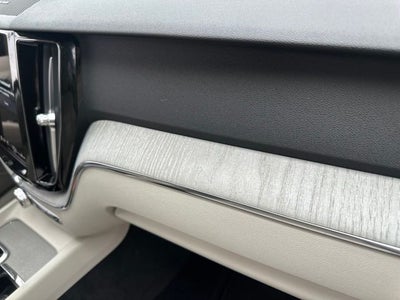 2025 Volvo XC60 Plug-In Hybrid T8 Plus