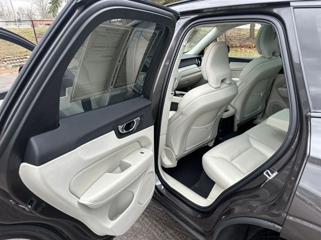 2025 Volvo XC60 Plug-In Hybrid T8 Plus