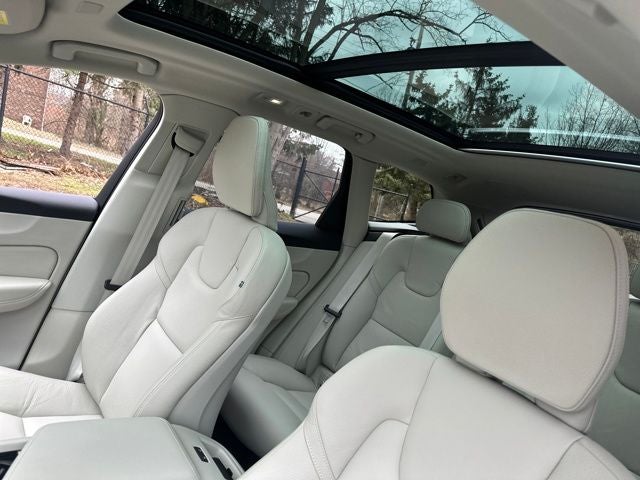 2025 Volvo XC60 Plug-In Hybrid T8 Plus