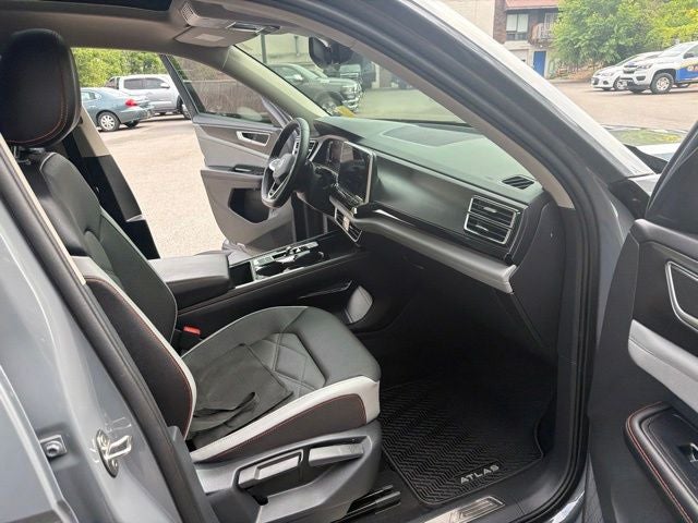 2024 Volkswagen Atlas 2.0T Peak Edition SE w/Technology