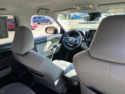 2022 Toyota Highlander LE