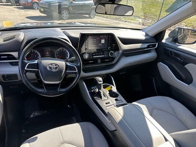 2022 Toyota Highlander LE