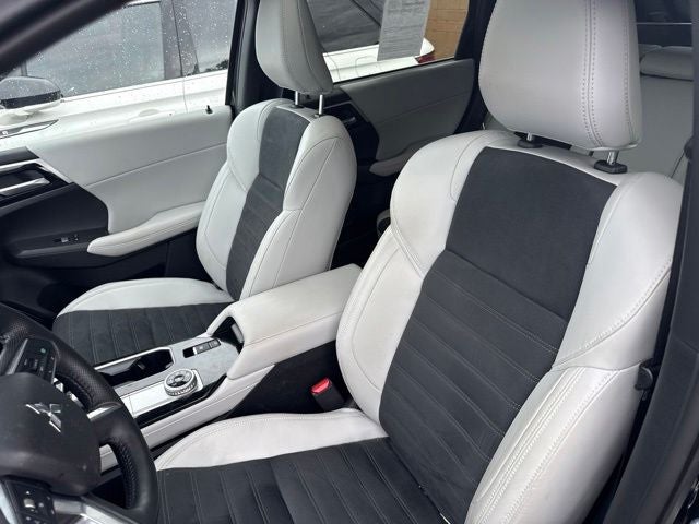 2026 Mitsubishi Outlander Base