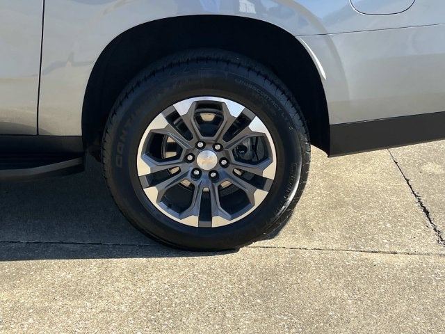 2025 Chevrolet Suburban LT - Photo 12