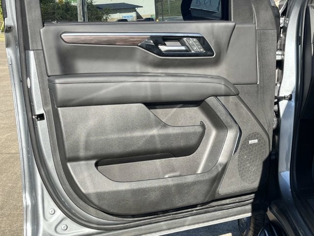 2025 Chevrolet Suburban LT - Photo 25