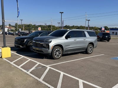 2025 Chevrolet Suburban LT