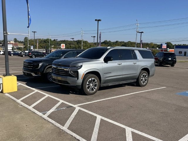 2025 Chevrolet Suburban LT
