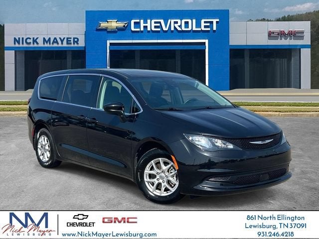 2023 Chrysler Voyager LX's photo
