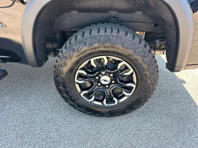 2025 Chevrolet Silverado 1500 ZR2 - Photo 13