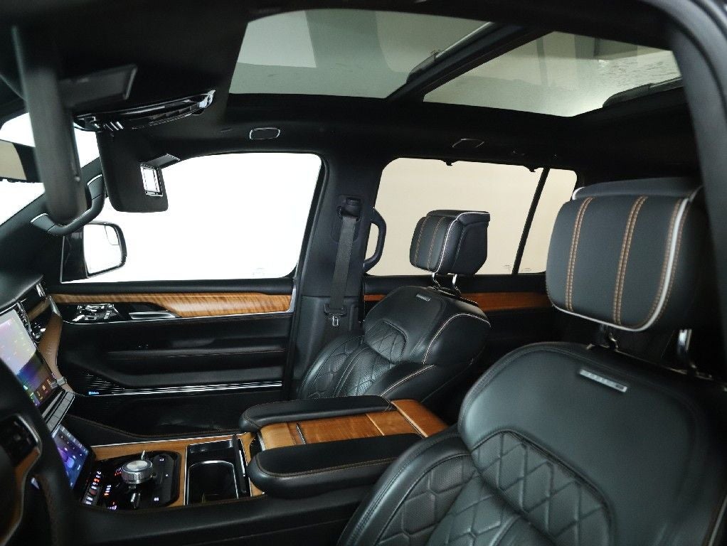 2022 Jeep Grand Wagoneer Series III