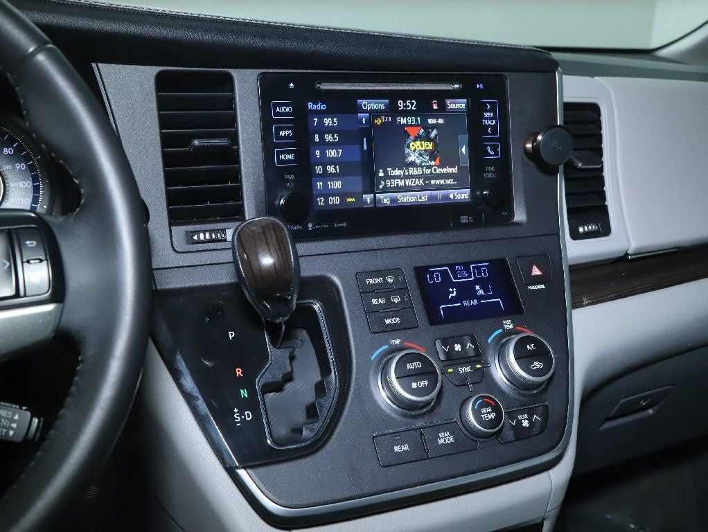 2016 Toyota Sienna XLE Premium 8 Passenger