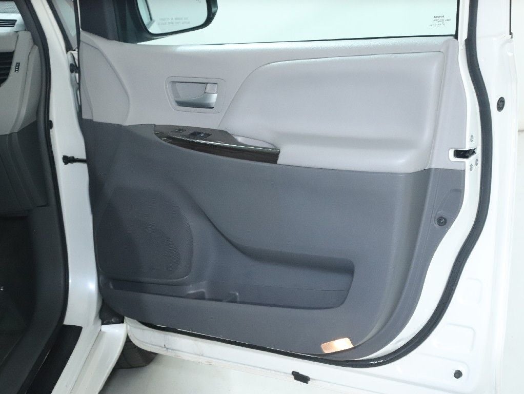 2016 Toyota Sienna XLE Premium 8 Passenger