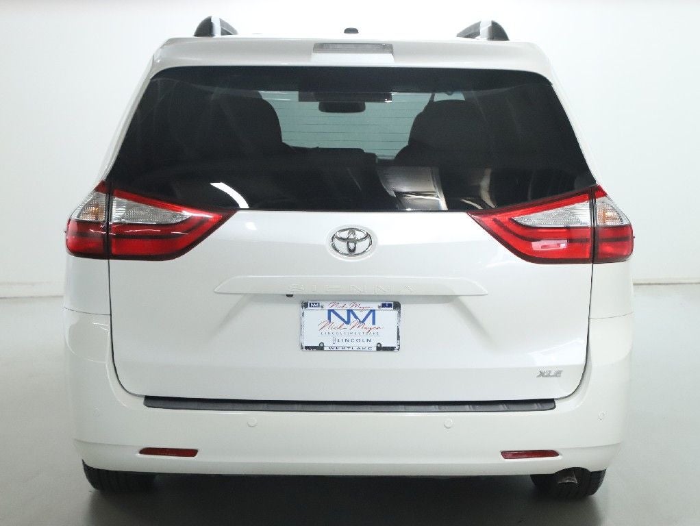 2016 Toyota Sienna XLE Premium 8 Passenger