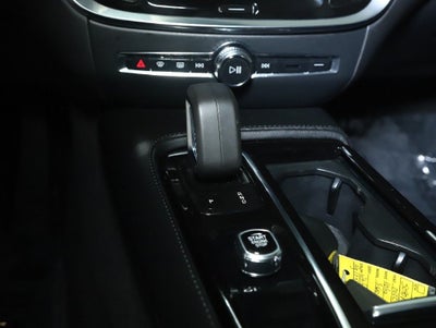 2022 Volvo S60 Recharge Plug-In Hybrid T8 R-Design Expression