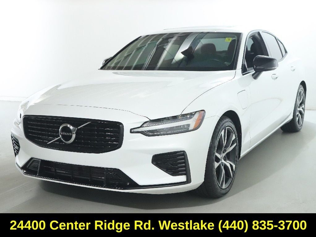 2022 Volvo S60 Recharge Plug-In Hybrid T8 R-Design Expression