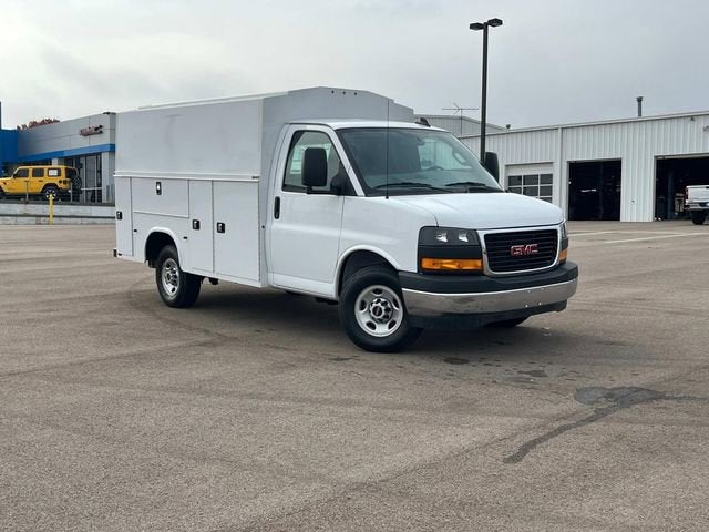 2025 GMC Savana Cutaway 3500 1WT